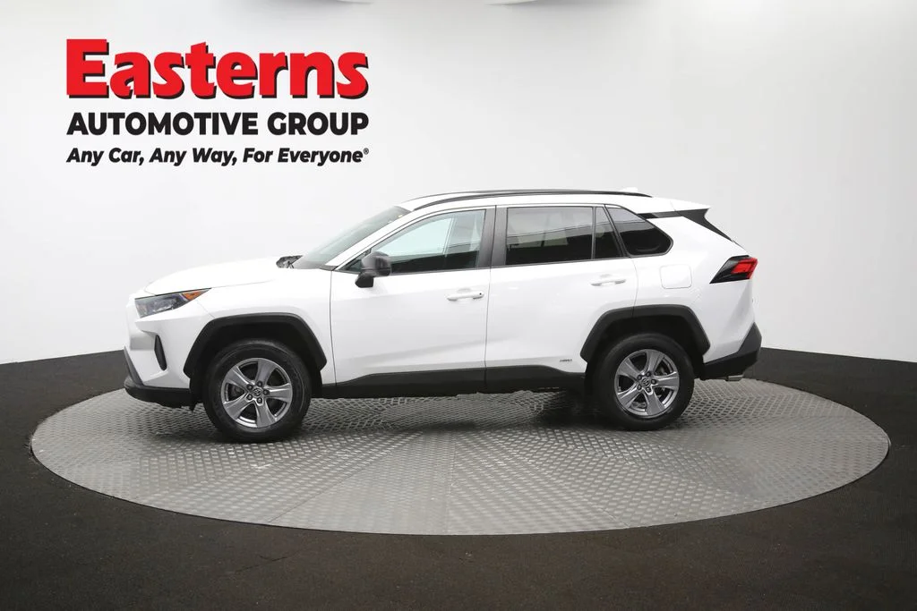 Used 2022 White Toyota LE image 60
