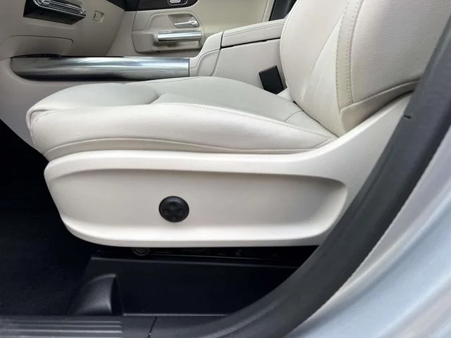 Used 2025 Silver Mercedes-Benz GLA 250 image 23
