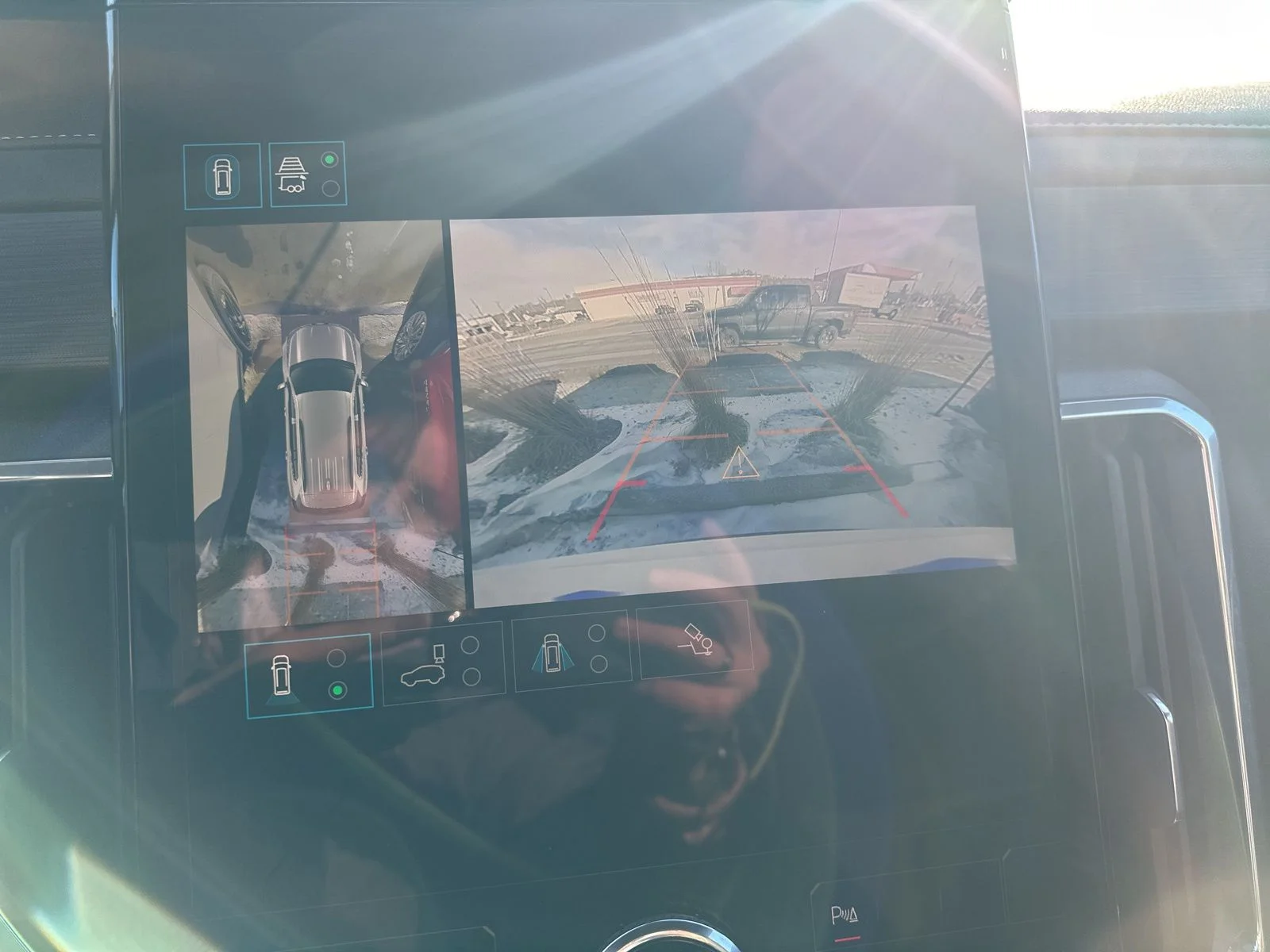 Used 2025 White GMC Elevation image 41