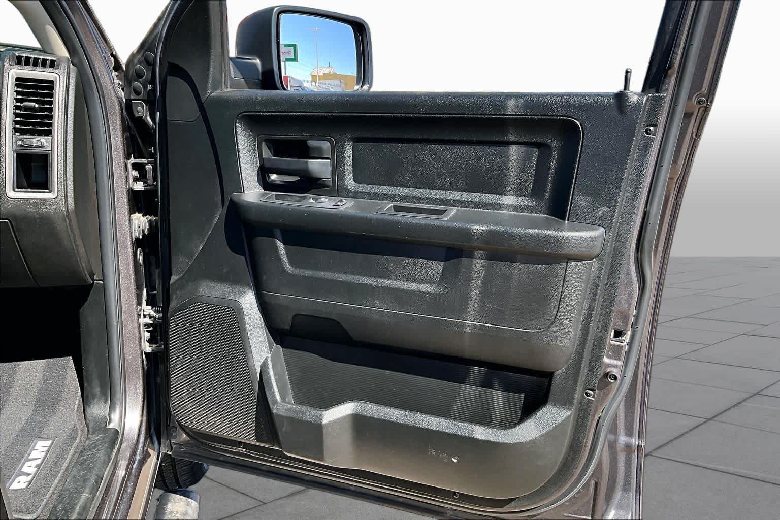 Used 2019 Granite Crystal Metallic Clearcoat Ram Tradesman image 21
