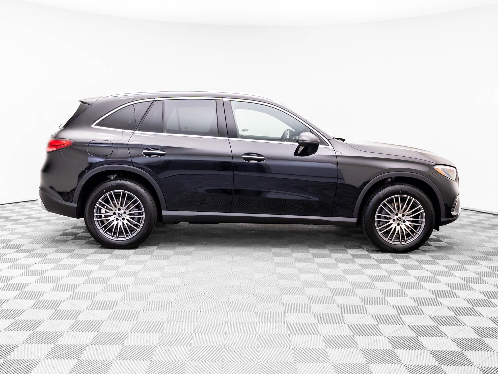 New 2026 Black Mercedes-Benz GLC 300 image 6