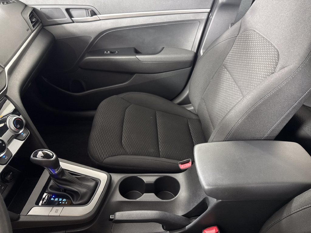 Used 2019 White Hyundai SE image 21