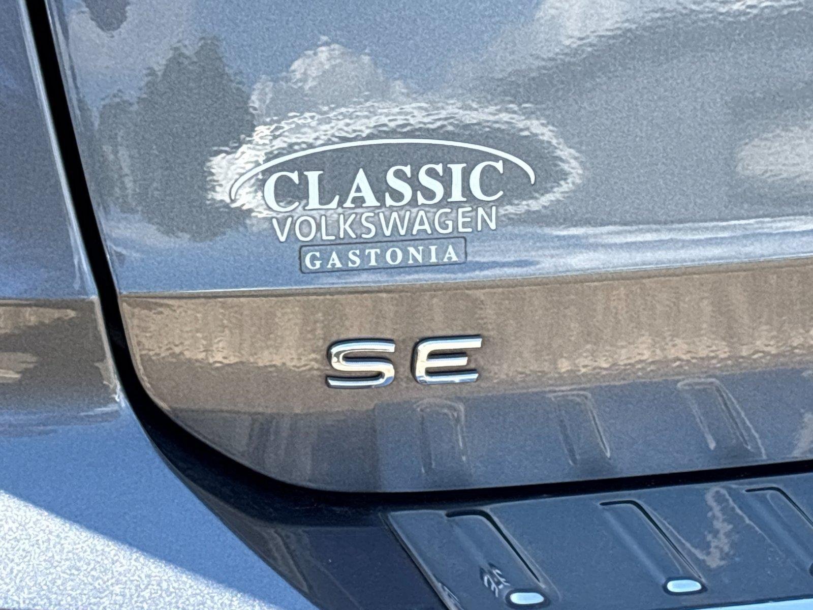 Used 2024 Platinum Gray Metallic Volkswagen SE image 10