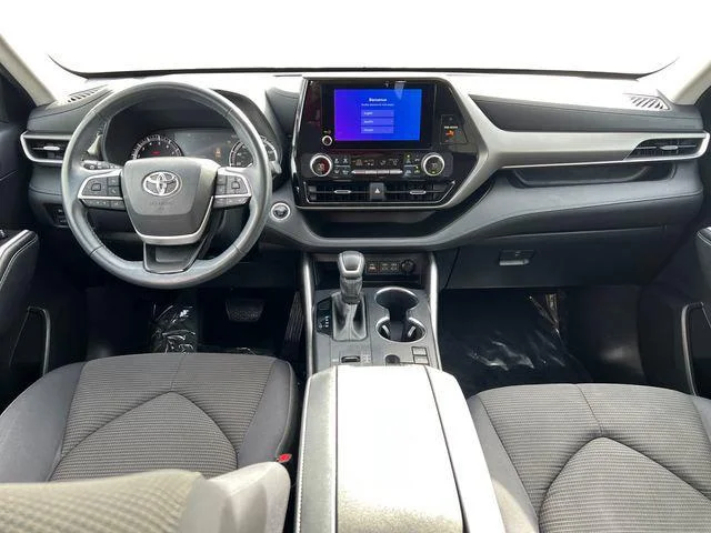 2025 Toyota Highlander LE - Photo 44