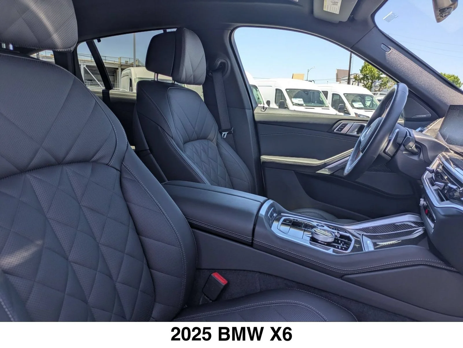 Used 2025 Black BMW M60i image 25
