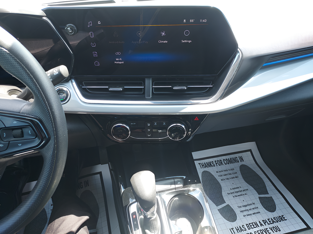 Used 2025 White Chevrolet LT image 16