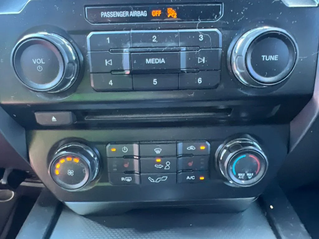 Used 2015 Magnetic Metallic Ford XLT image 15
