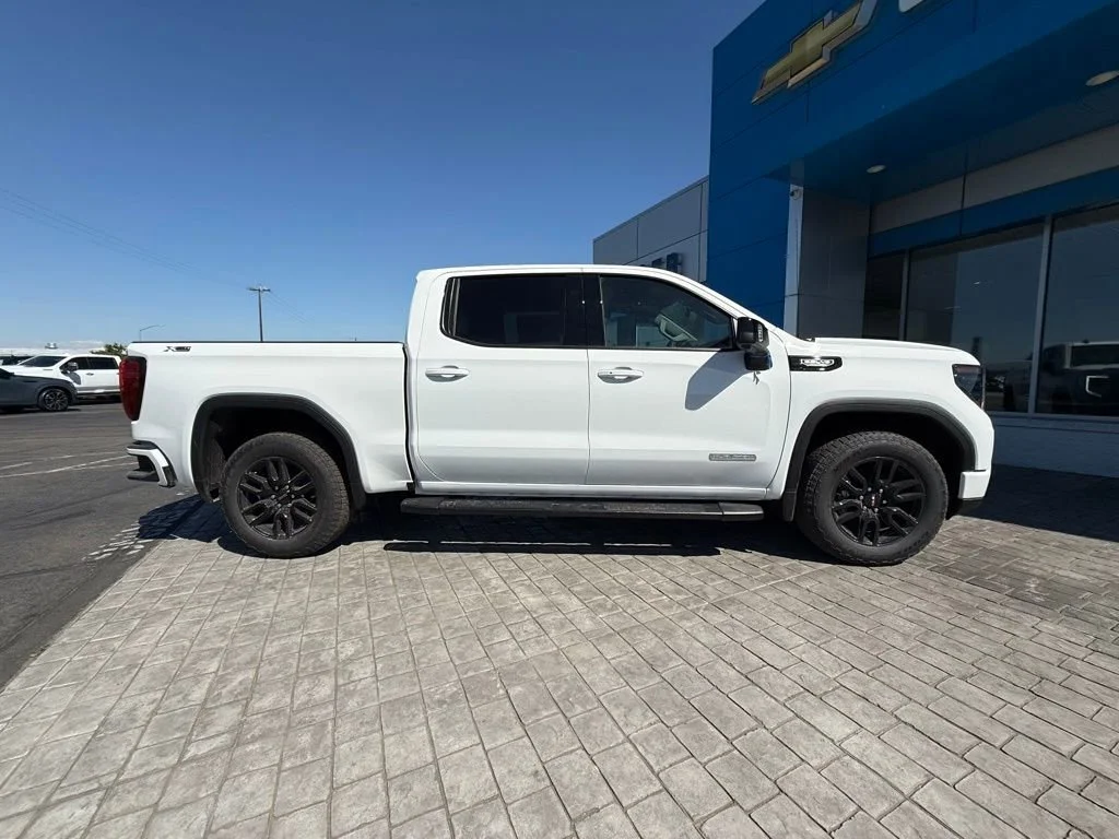 New 2026 Summit White GMC Elevation image 9