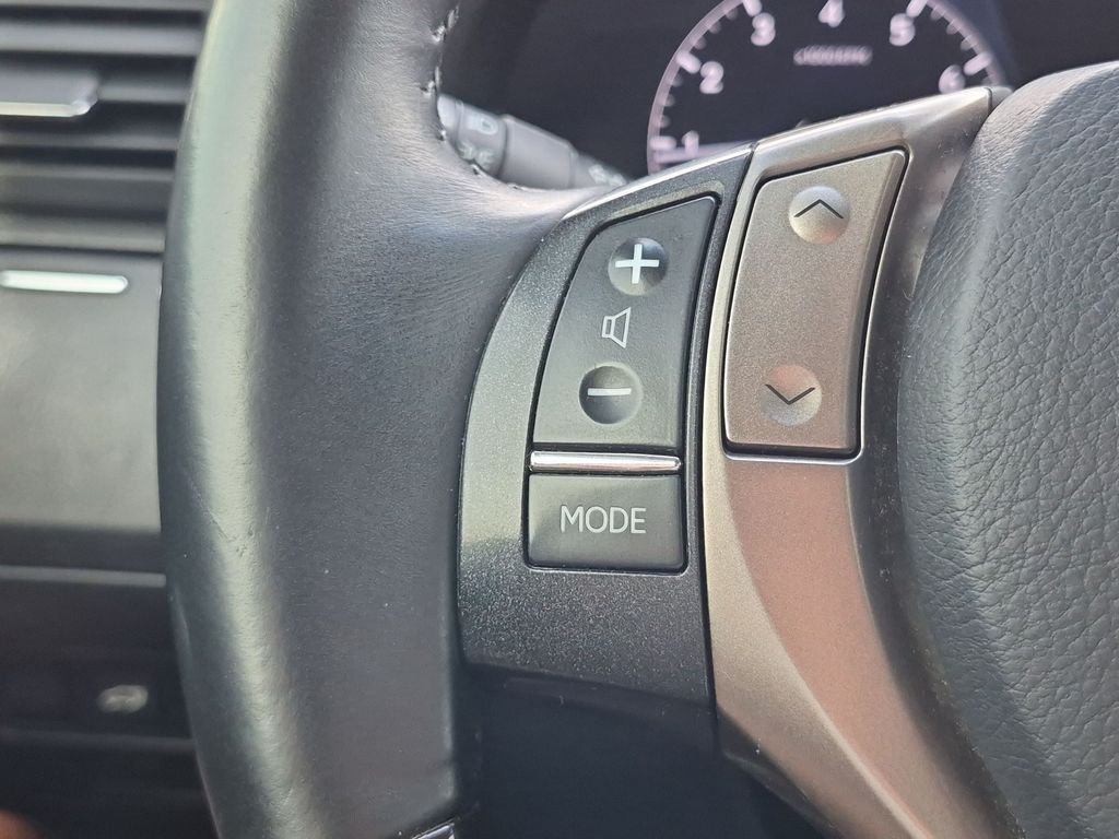 Used 2015 White Lexus 350 image 21