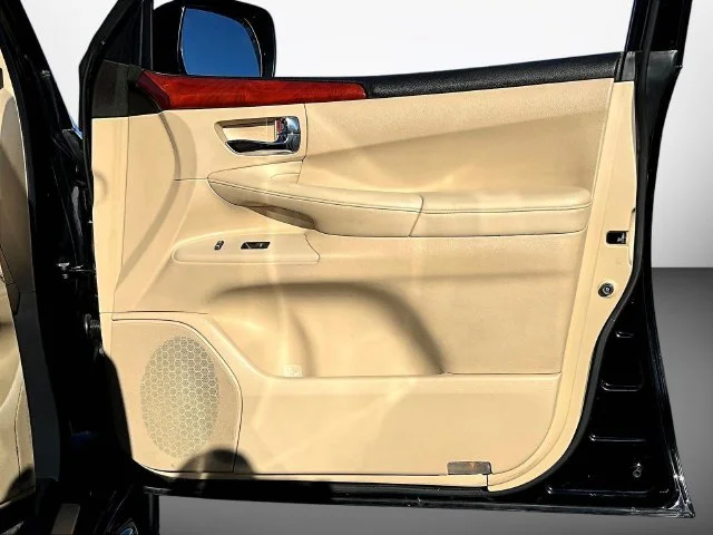Used 2010  Lexus 570 image 36