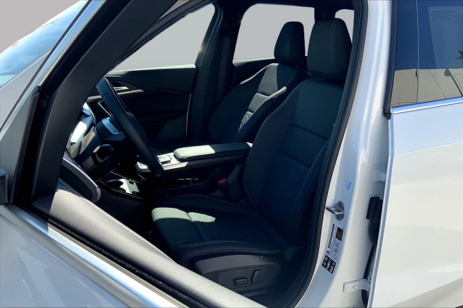 New 2025 Alpine White BMW xDrive28i image 8