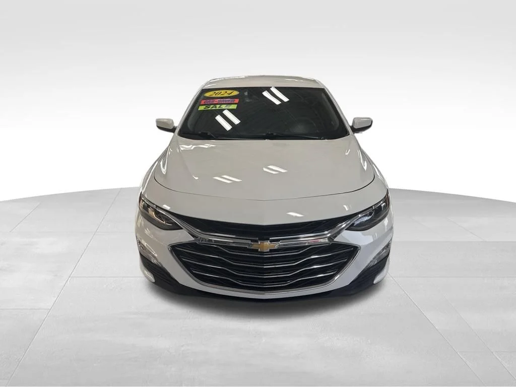 Used 2024 White Chevrolet LT image 9