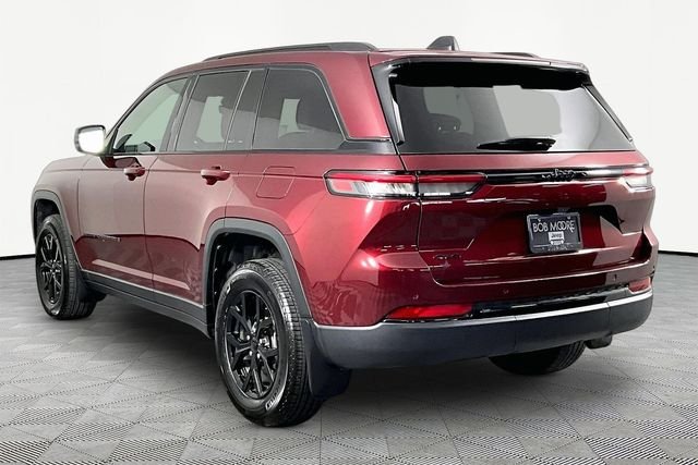 Used 2025 Red Jeep Altitude X image 4