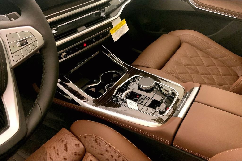 Used 2027 Mineral White Metallic BMW  image 6