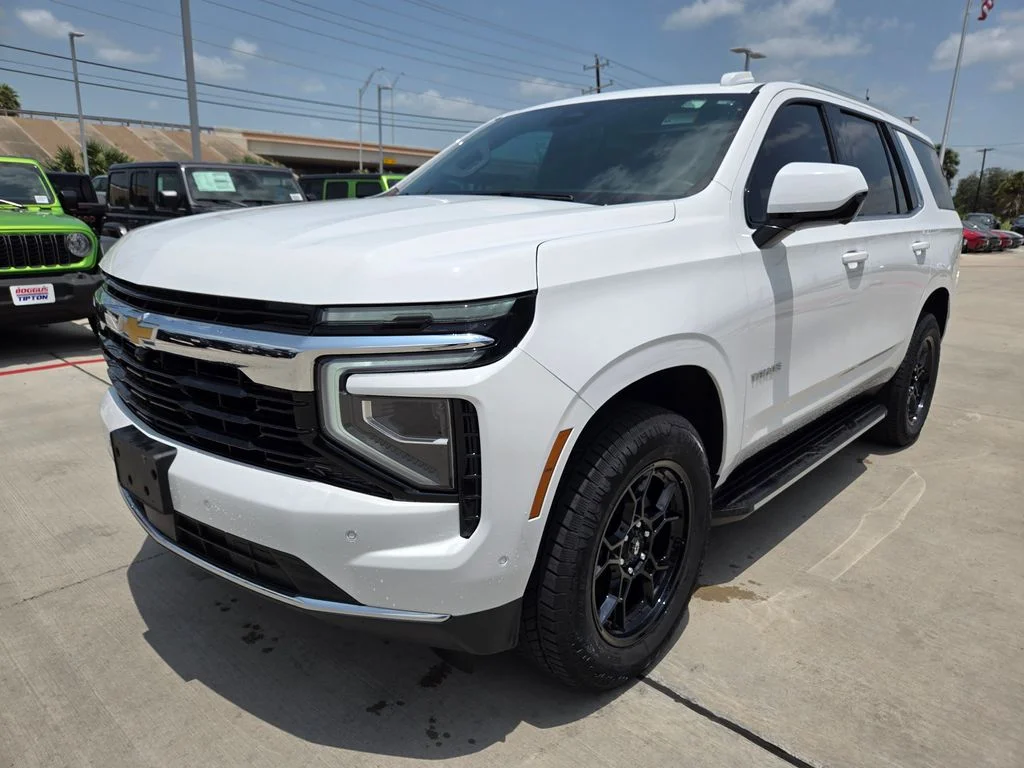 Used 2025 White Chevrolet LS image 7