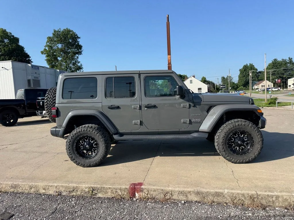 Used 2019 Gray Jeep Unlimited Sahara image 5