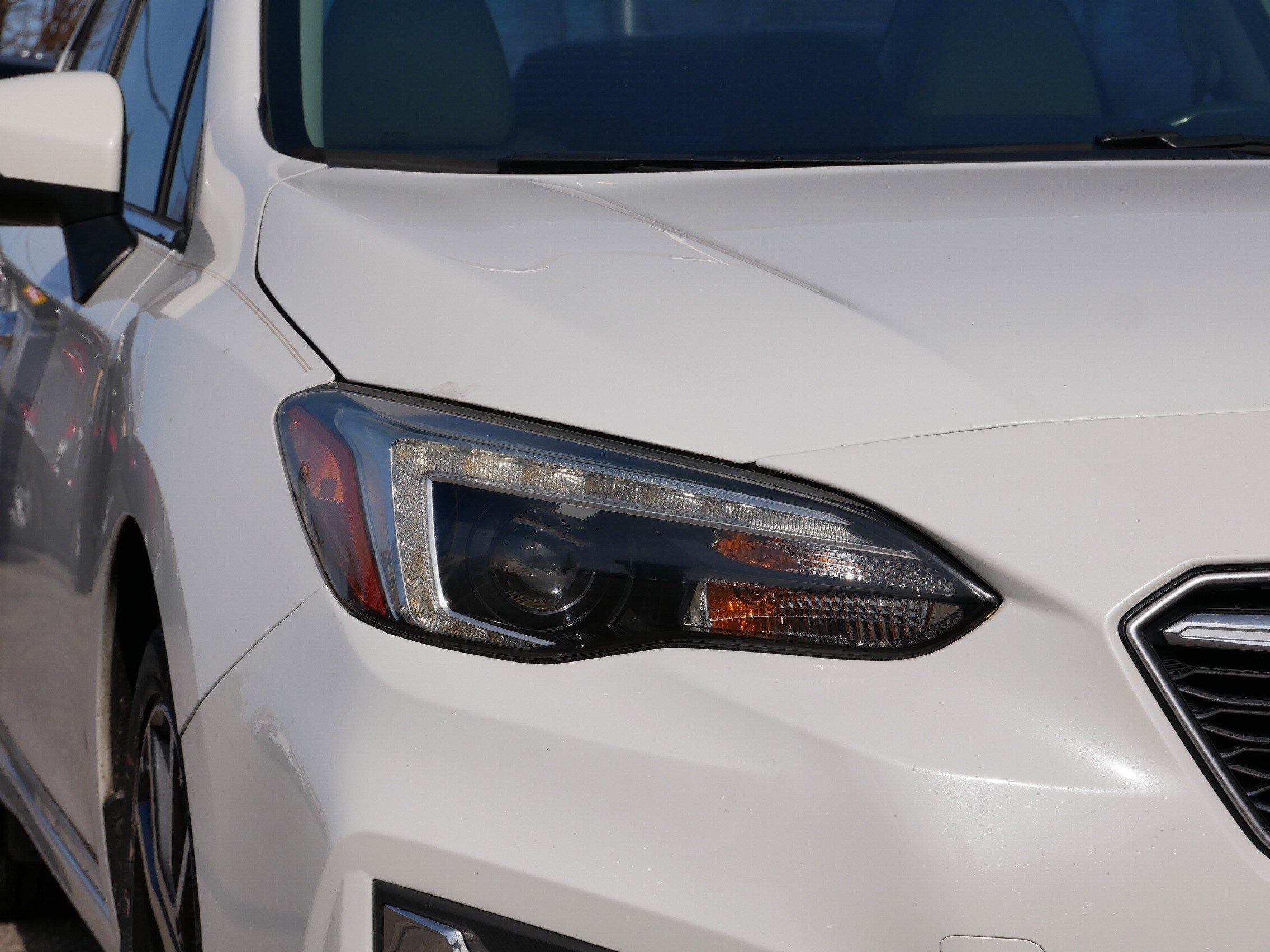 Used 2018 Crystal White Pearl Subaru Limited image 16