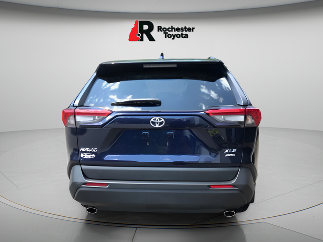 Used 2024  Toyota XLE Premium image 6