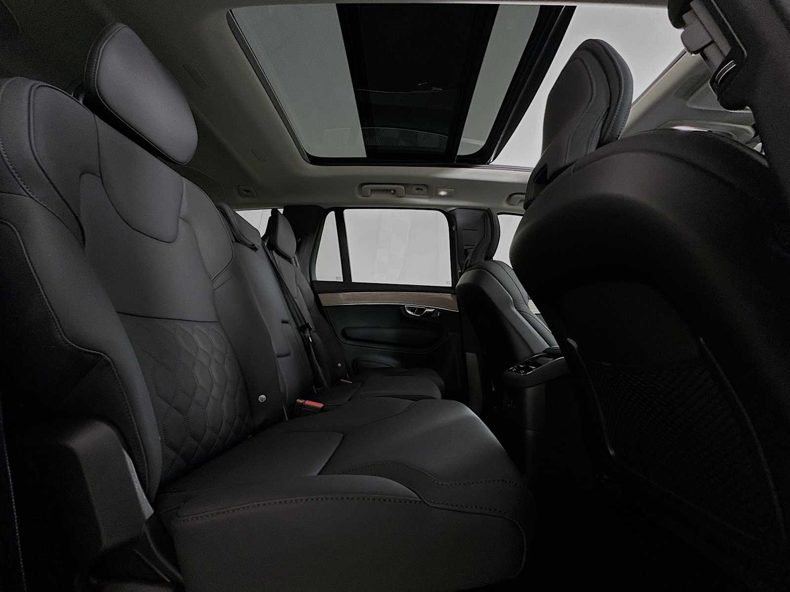 Certified Used 2025 Crystal White Volvo Plus image 27