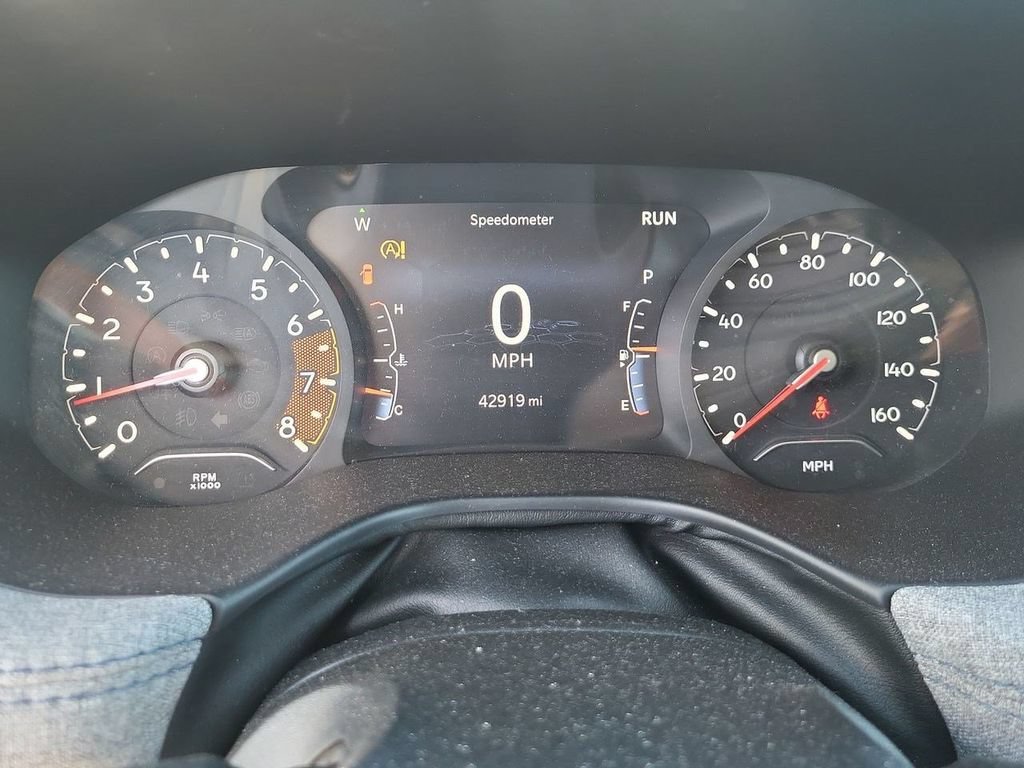 Used 2022 White Jeep Latitude FWD image 17