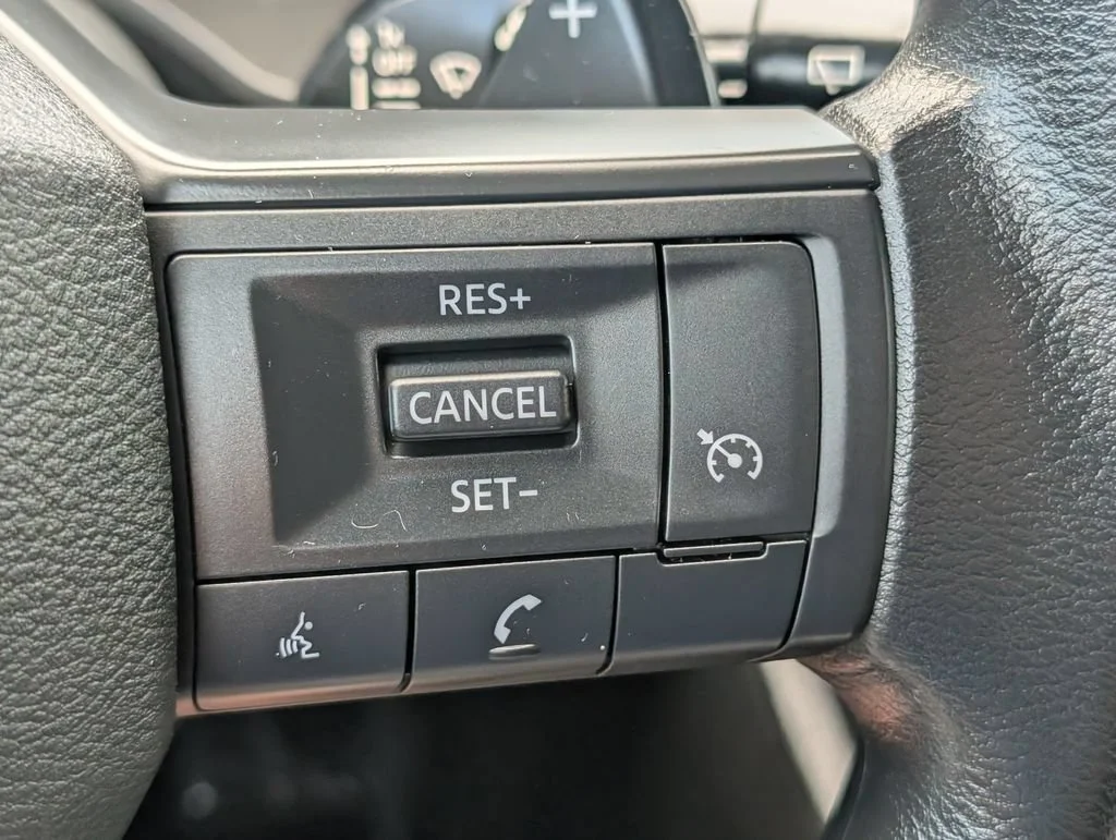 Used 2025 Grey Nissan S image 13