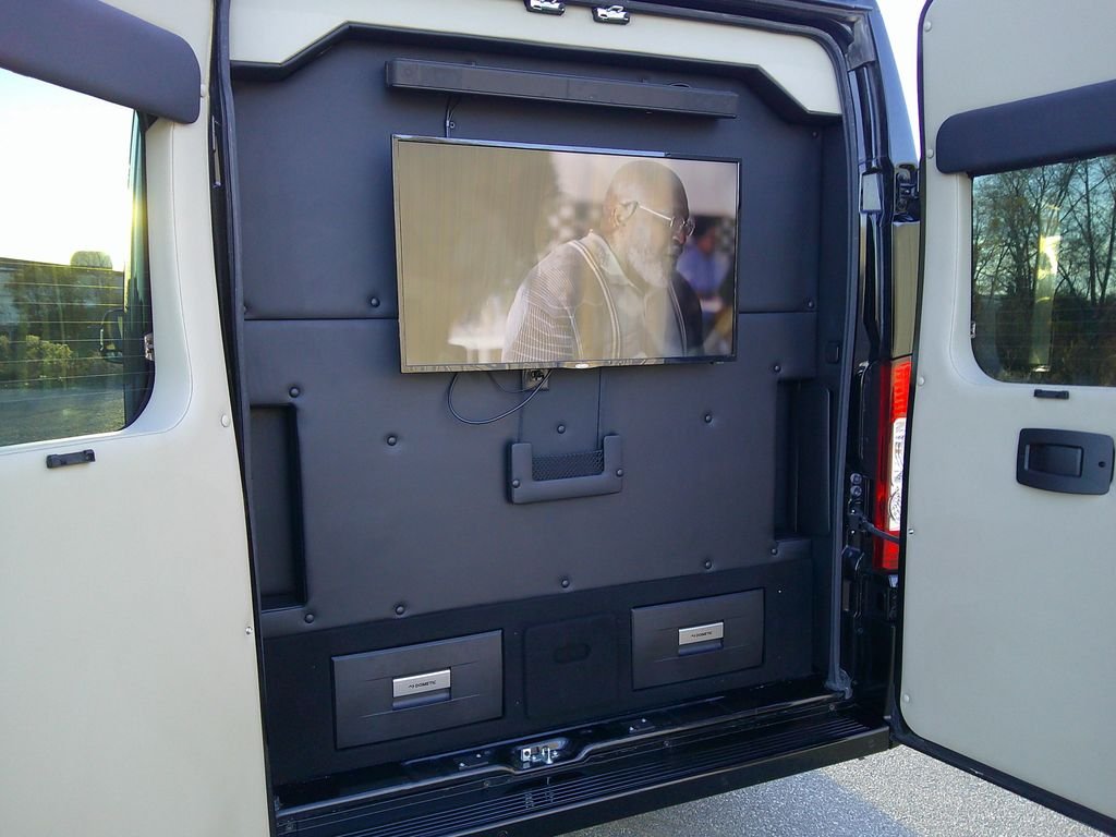 Used 2024 Black RAM High Roof image 22