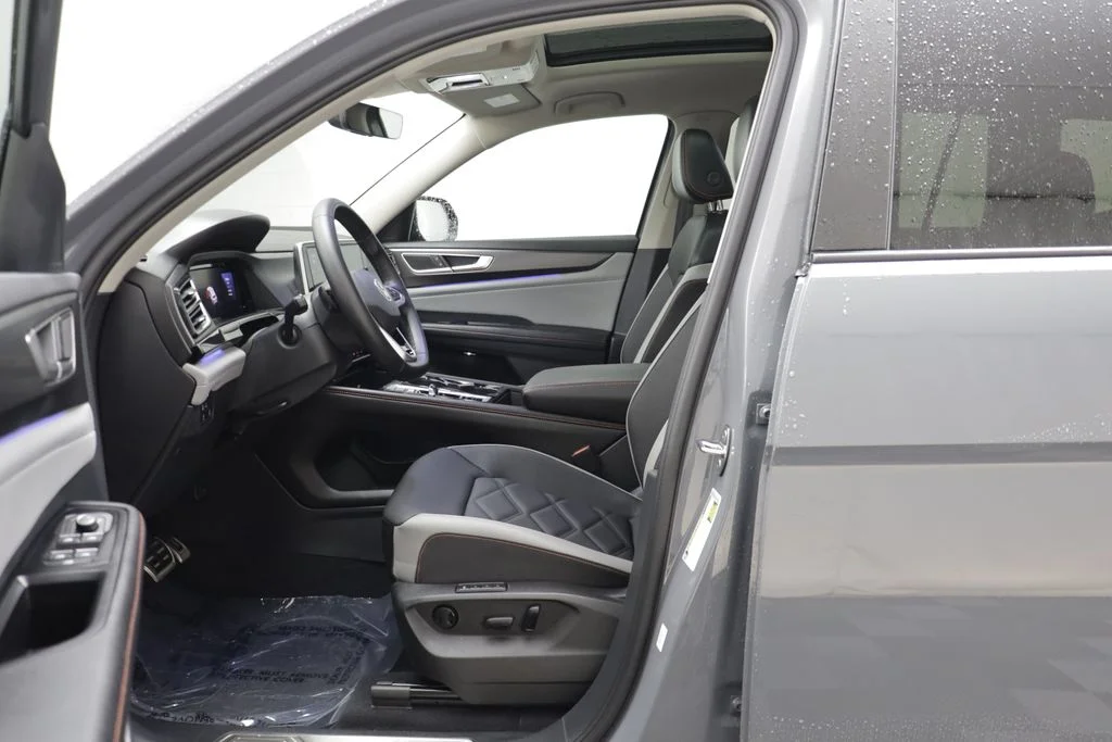 Used 2024 Pure Gray Volkswagen 2.0T Peak Edition SEL image 5