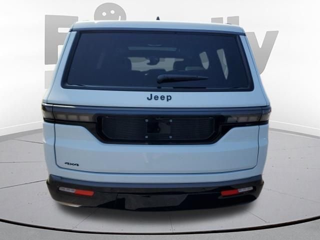 New 2026 Bright White Clear-Coat Exterior Paint Jeep Limited Reserve image 4