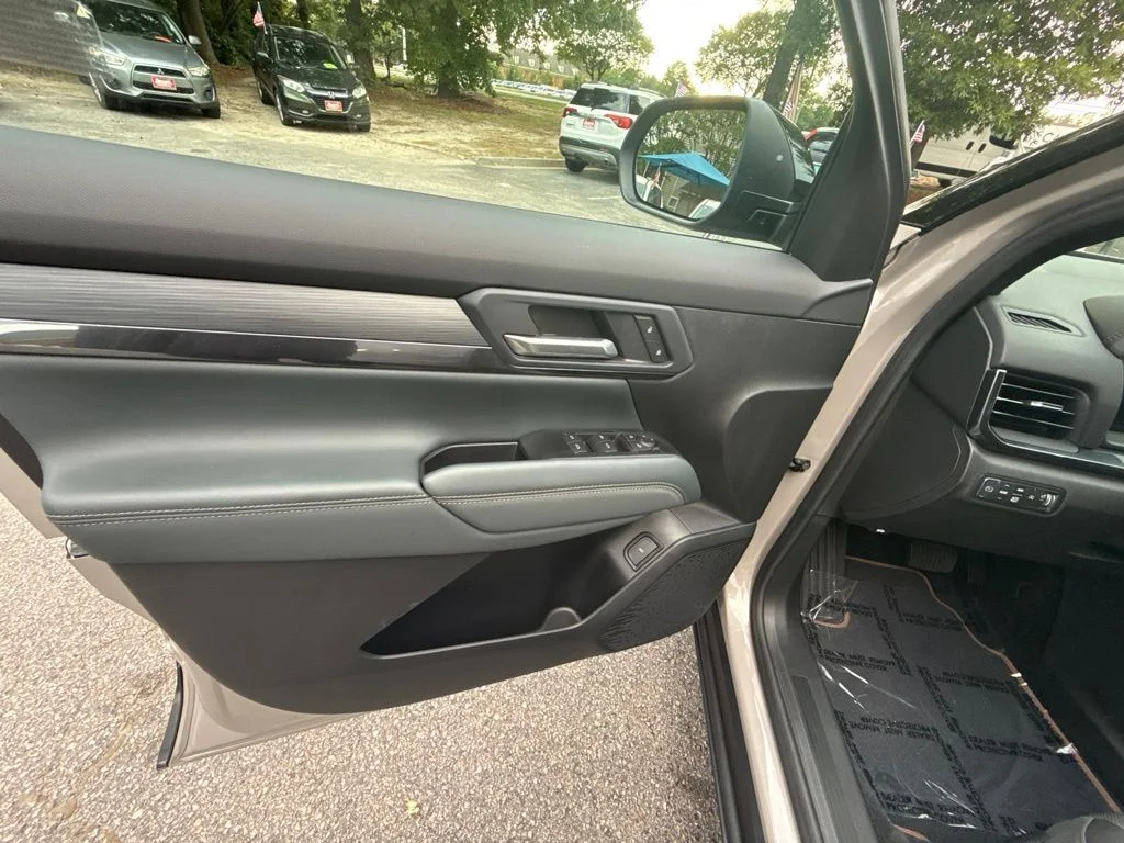 Used 2026  GMC AT4 image 15