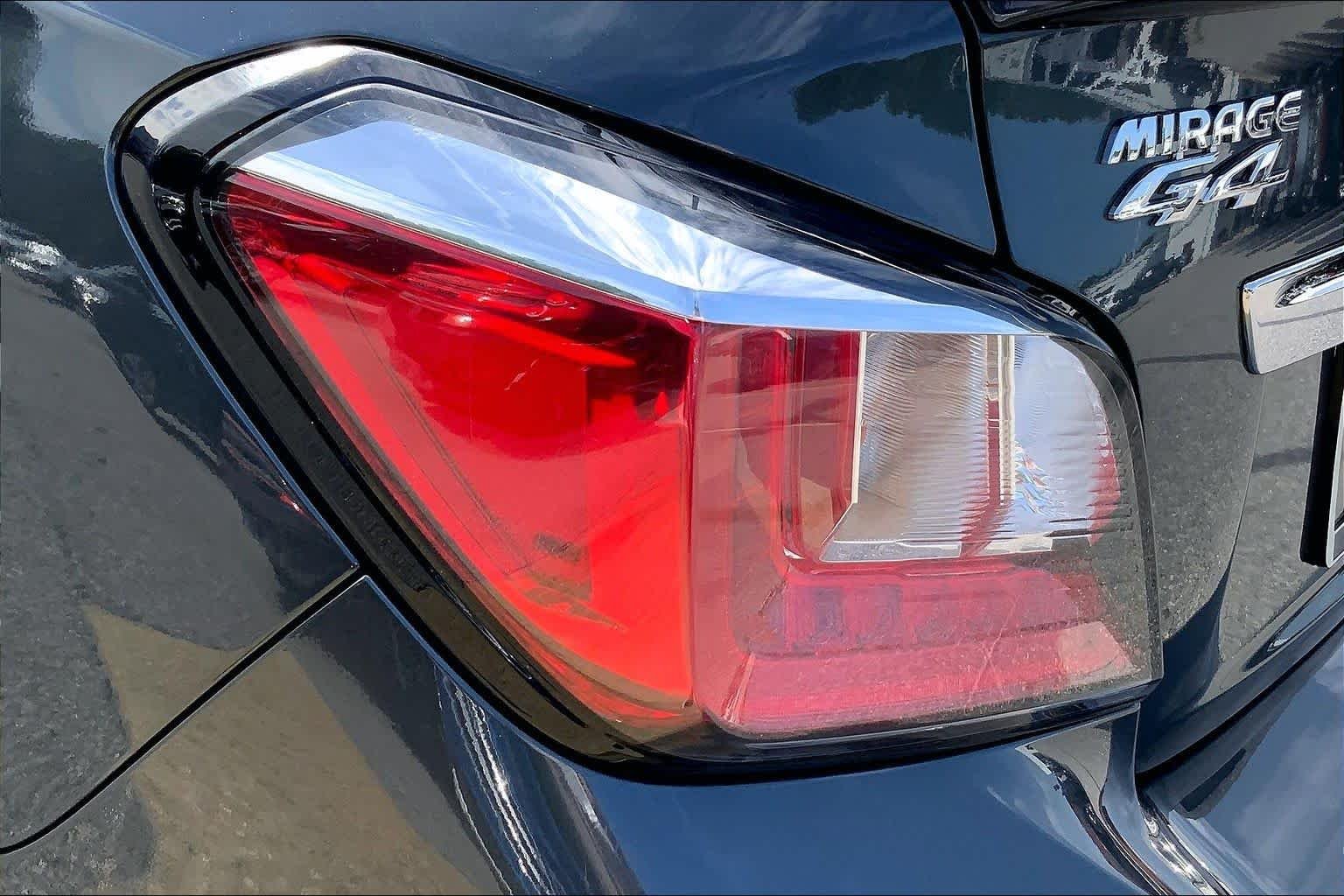 Used 2024 Graphite Gray Metallic Mitsubishi ES image 27