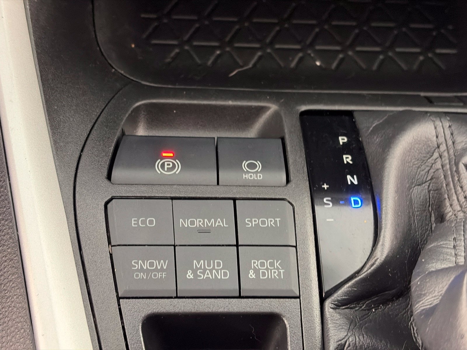 Used 2022 Silver Toyota LE image 20