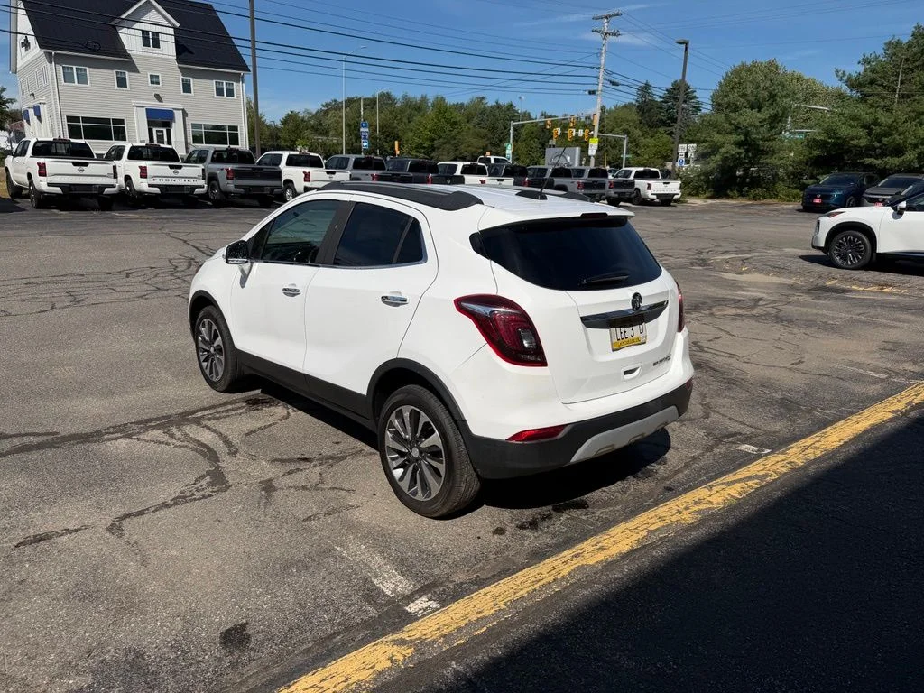 Used 2020 Summit White Buick Essence image 6