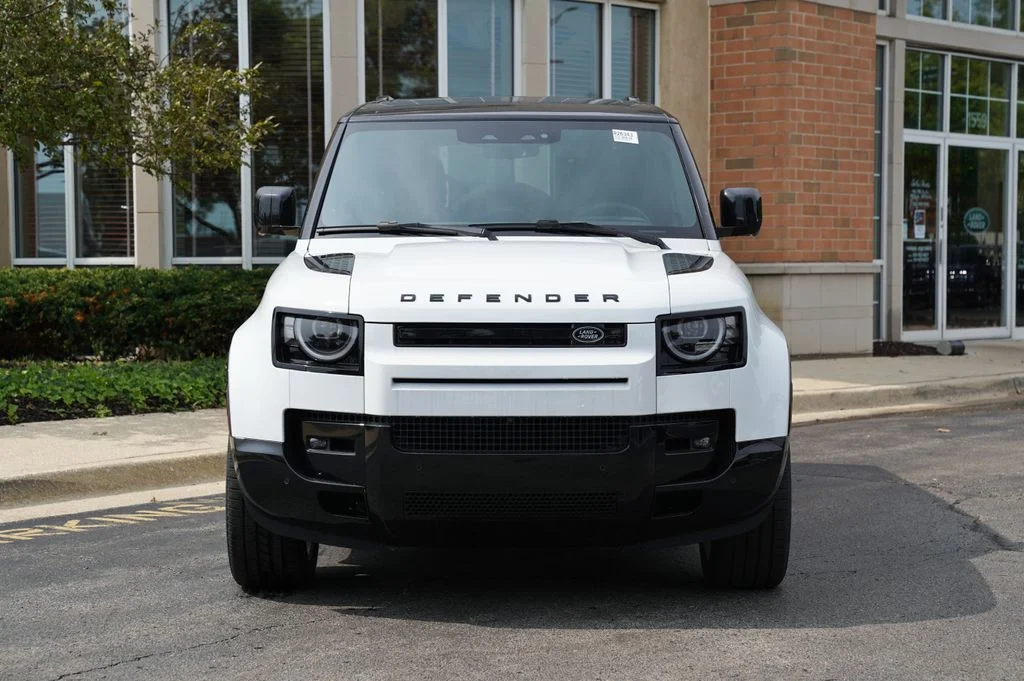 New 2026 Fuji White Land Rover X-Dynamic SE image 4