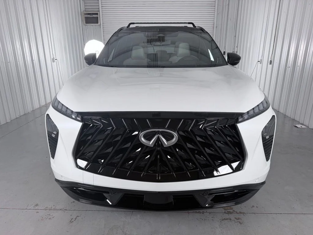 New 2027 White / Black INFINITI SPORT image 3
