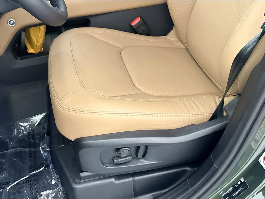 New 2026 Woolstone Green Land Rover X-Dynamic SE image 19