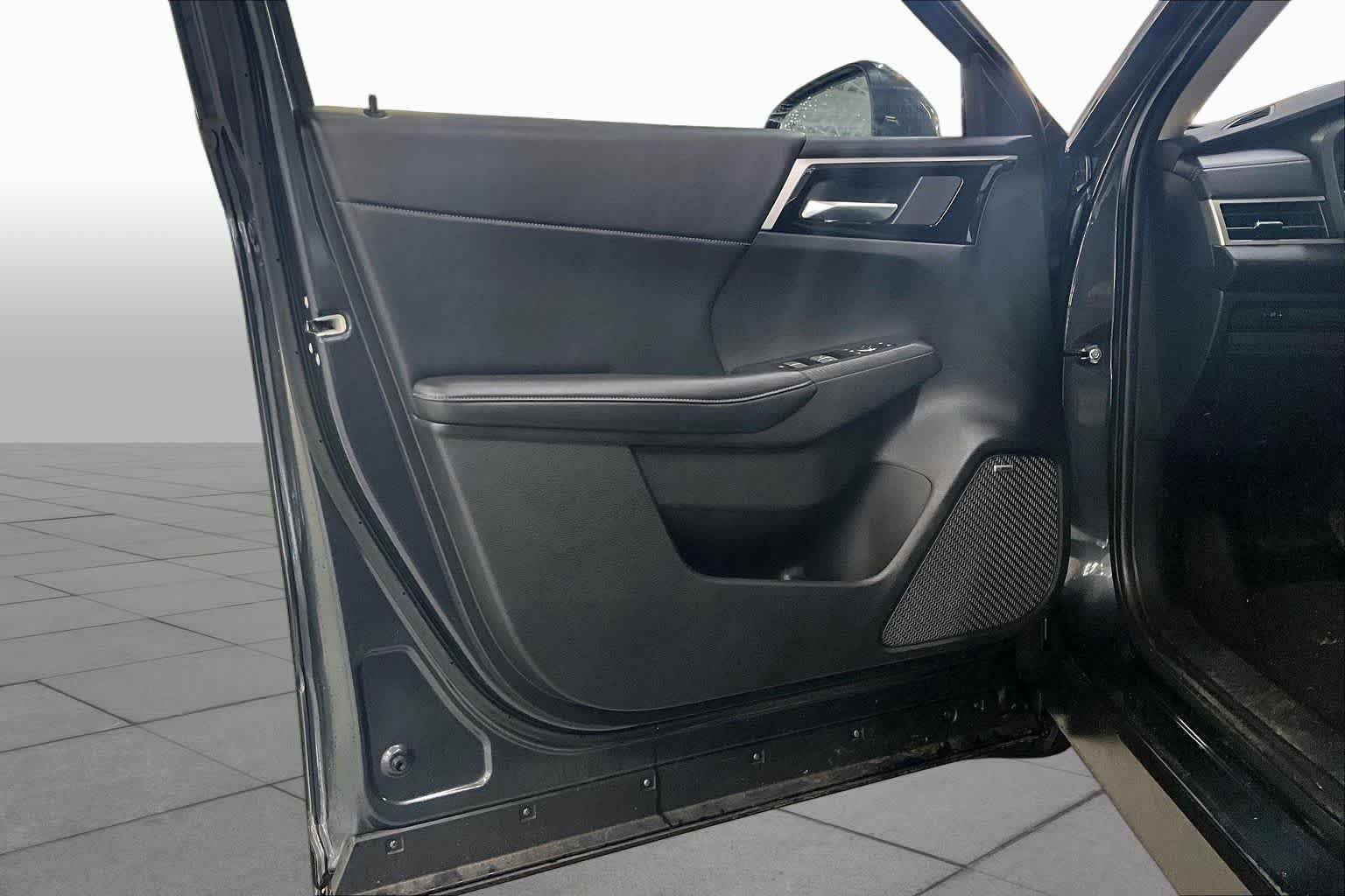 Used 2025 Graphite Gray Mitsubishi SE image 21