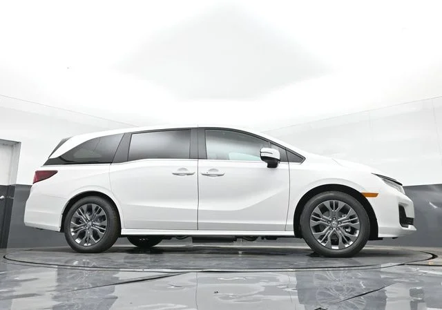 Used 2025 Platinum White Pearl Honda Touring image 57