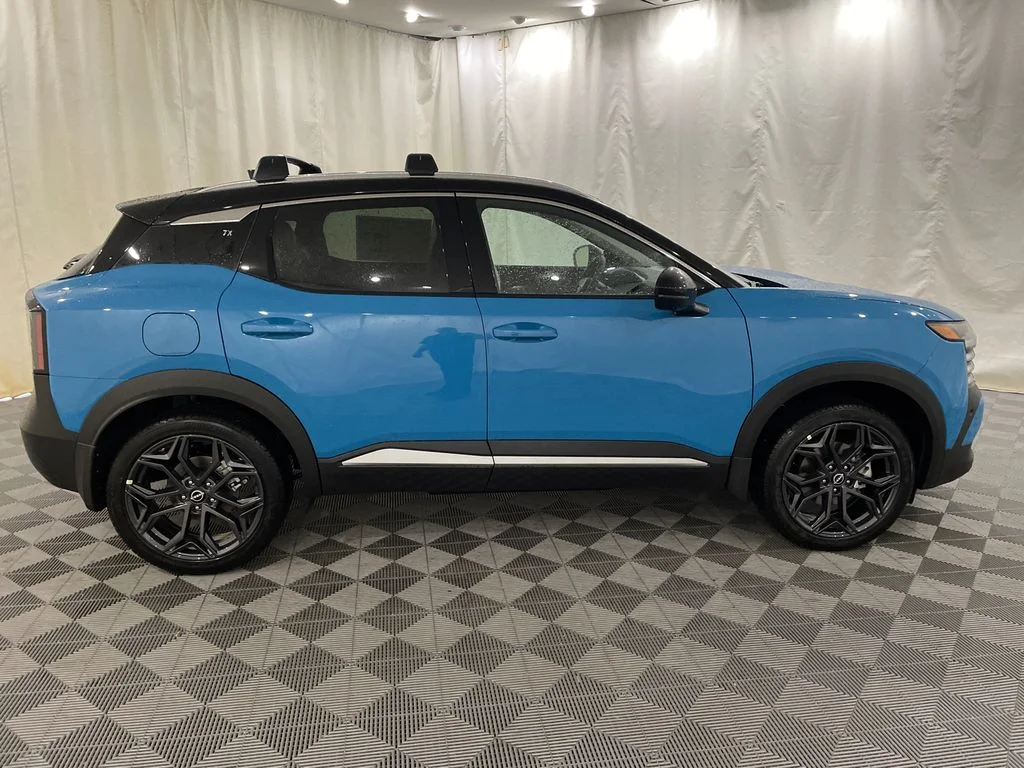 New 2026 Arctic Ice Blue Metallic / Super Black Two-tone Nissan SR image 4