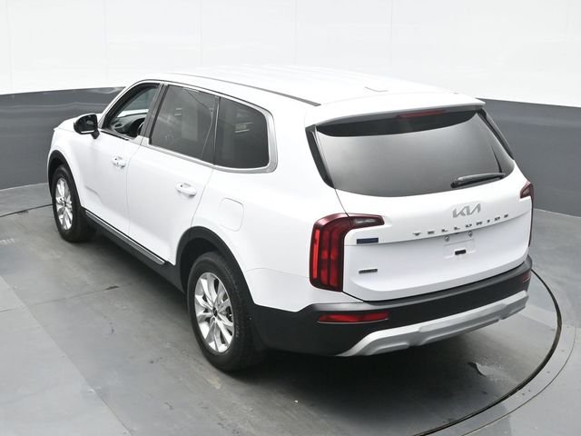 Used 2022 White Kia LX image 10