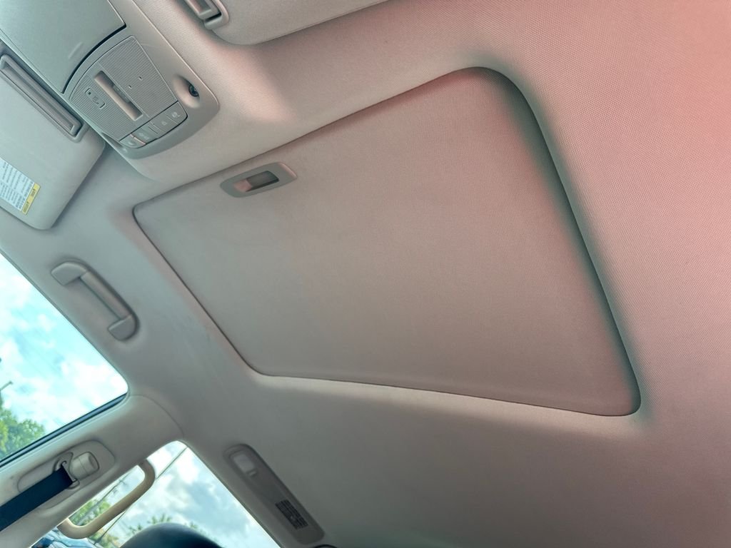 Used 2022 Gray Nissan Platinum image 26