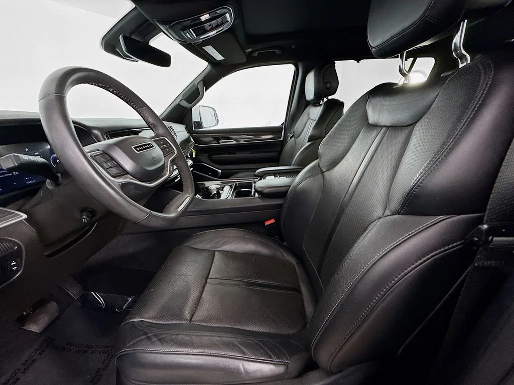 Used 2022 White Jeep Series II image 19