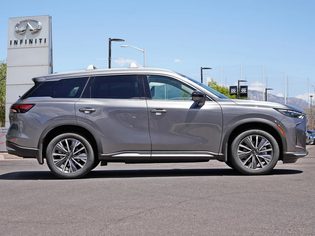 Certified Used 2026 Graphite Shadow INFINITI LUXE image 11