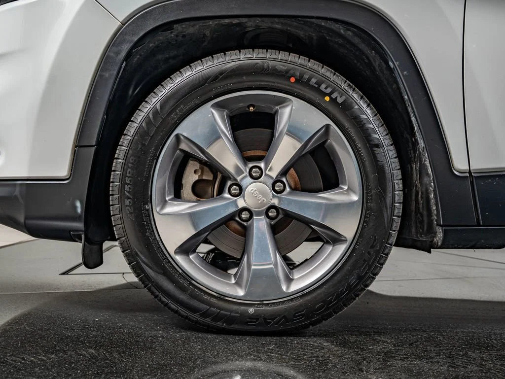 Used 2019 Bright White Clearcoat Jeep Limited image 10