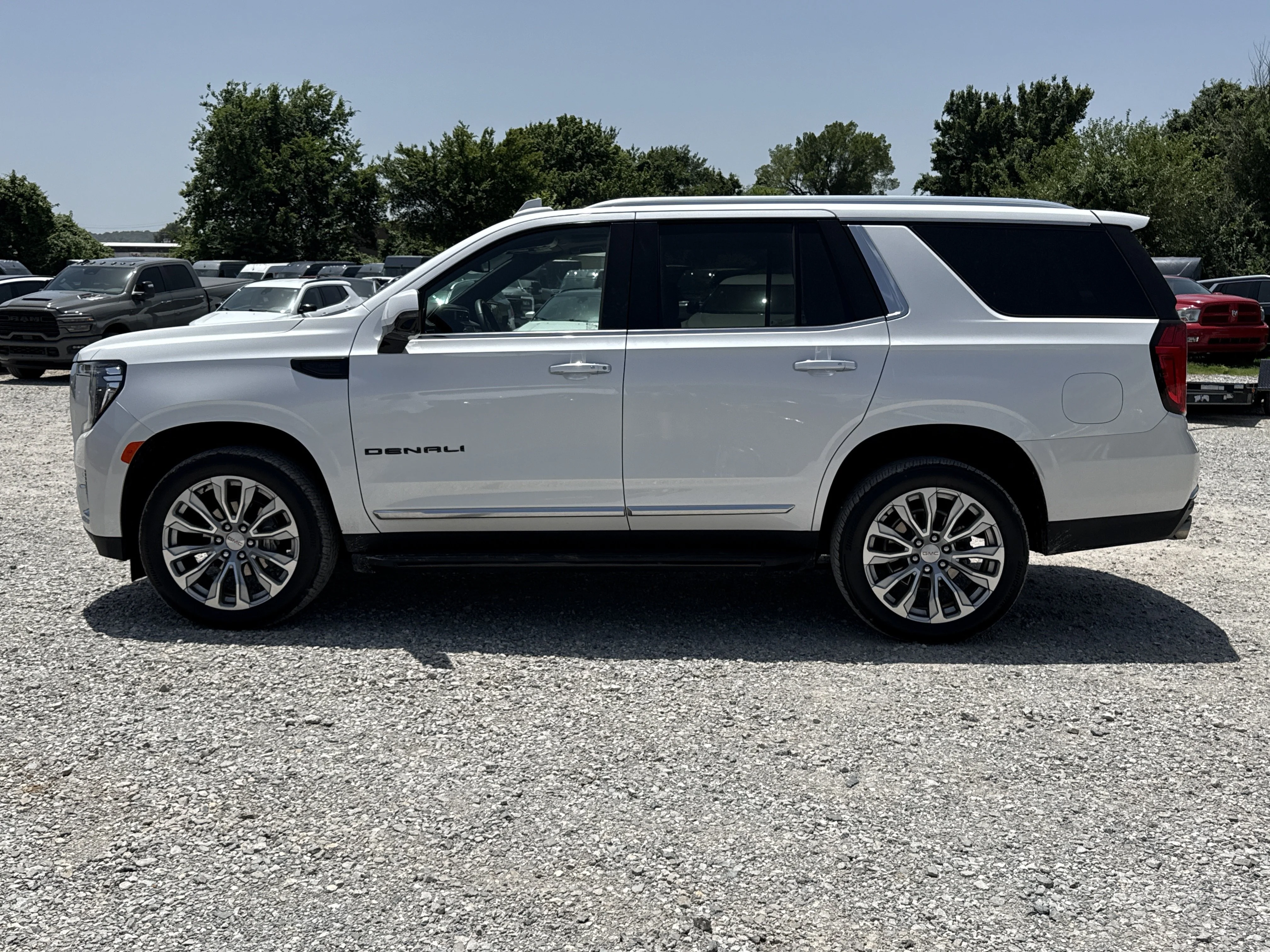 Used 2024 White Frost Tricoat GMC Denali image 3