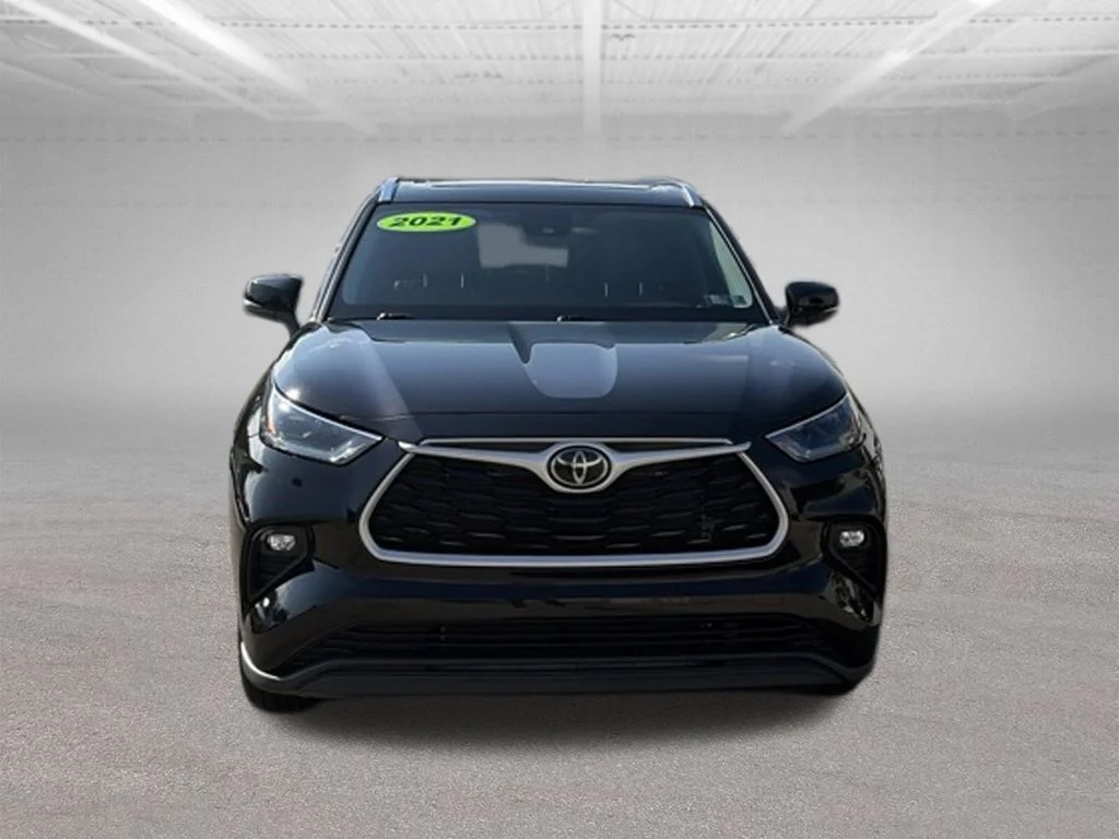Used 2021 Brown Toyota XLE image 9