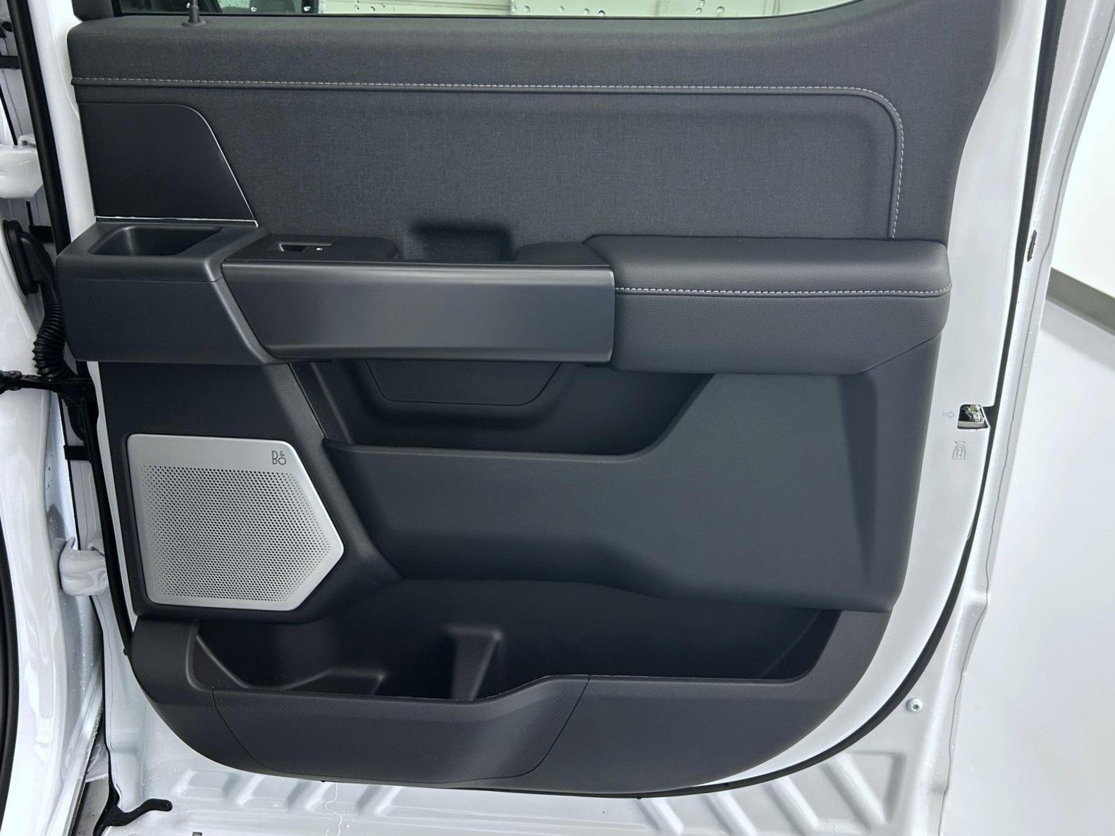 New 2026 Oxford White Ford Lariat image 17