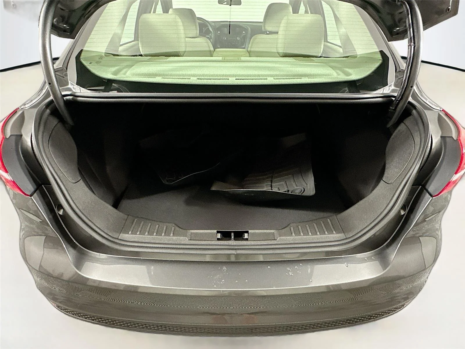 Used 2017  Ford SE image 24