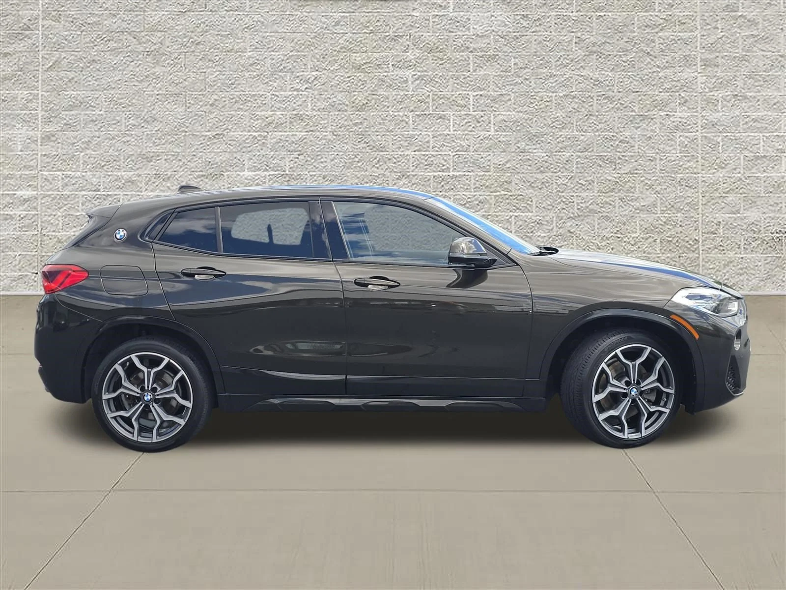 Used 2020 Dark Olive Metallic BMW xDrive28i image 8