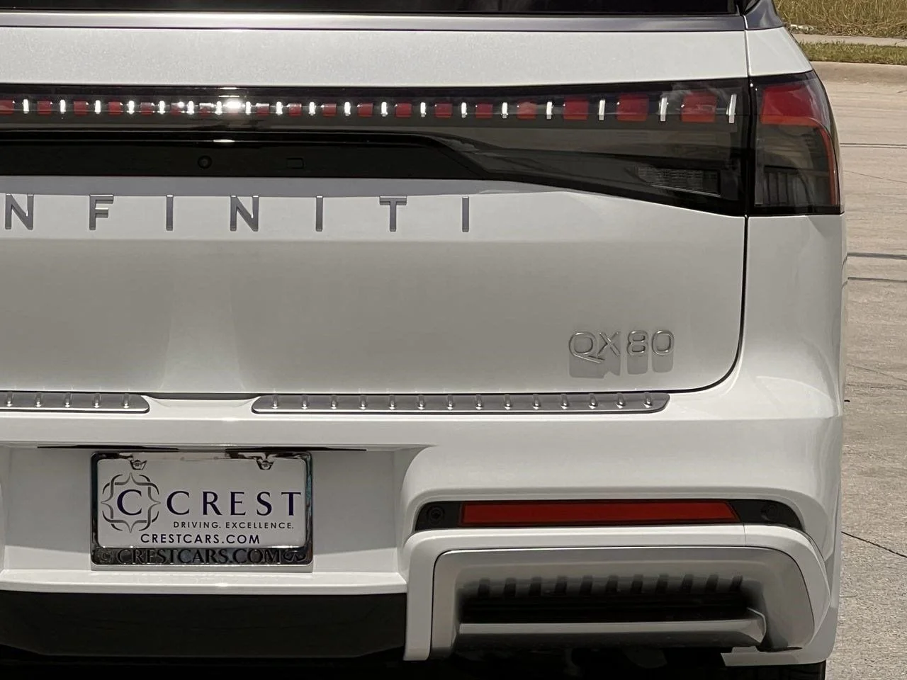 New 2027 RADIANT WHITE INFINITI Luxe 2WD image 5