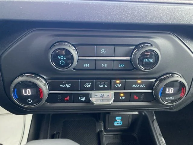 New 2025 Desert Sand Ford Big Bend® image 27